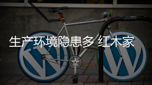 电闸裸露并落满木尘